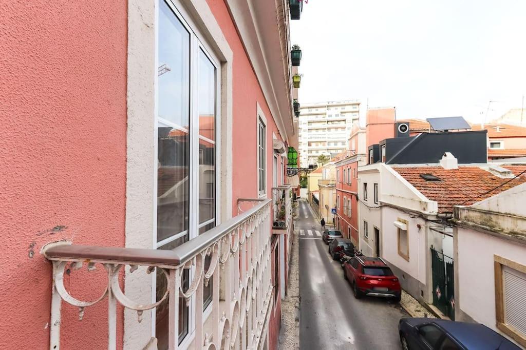 Vita Portucale ! Campo Ourique Design W/ Balcony Lissabon Buitenkant foto
